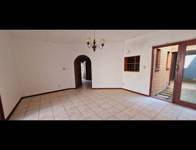 3 BEDROOM TOWNHOUSE FOR SALE IN MARGATE BEACH